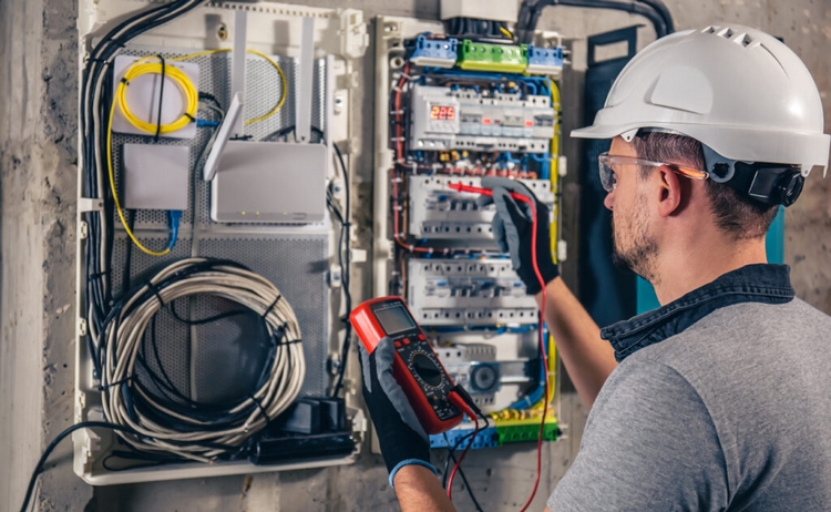 Provádíme elektroinstalace, včetně revizí